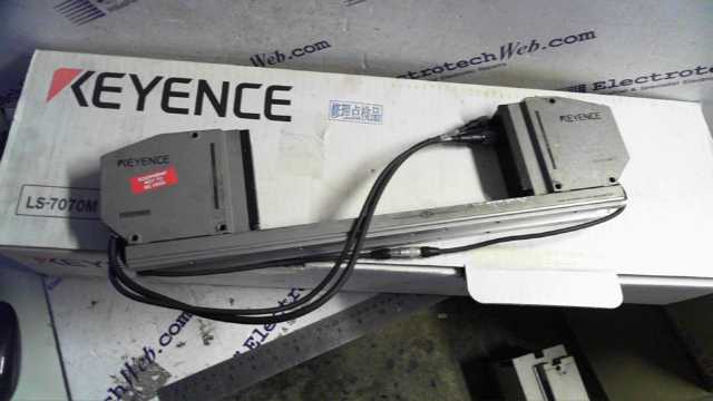 Keyence LS-7070 Digital Micrometer