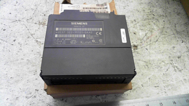 Siemens 6ES7 322-1FF01-0AA0 Digital Output Module