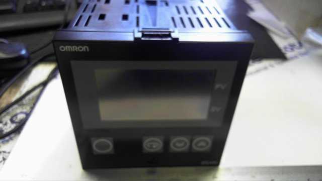 Omron E5AN-R3MT-500-N Temperature Controller