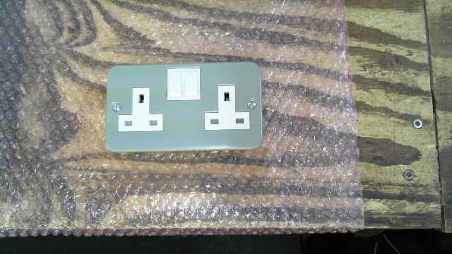 BG Electric MC524 Unswitched 2g metal clad socket