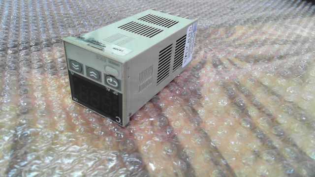 Omron E5CS-Q1KJX-522 Temperature Controller