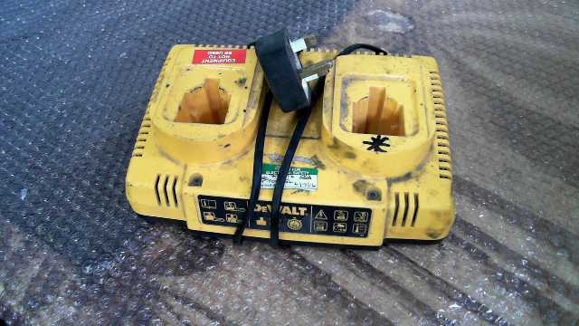 Dewalt DE9216 Battery Charger