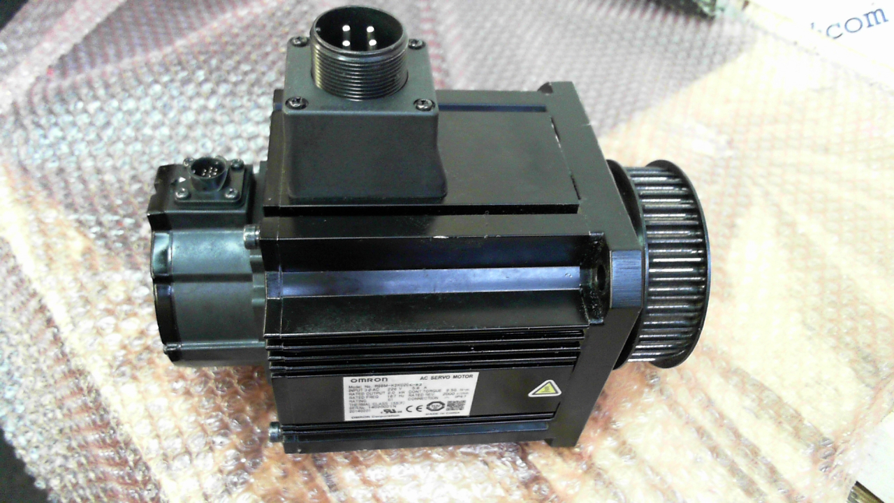 Omron R88M-K2K020C-S2 Servo Motor