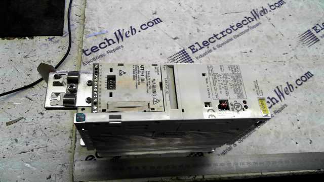 Lenze E82EV551-4C Inverter