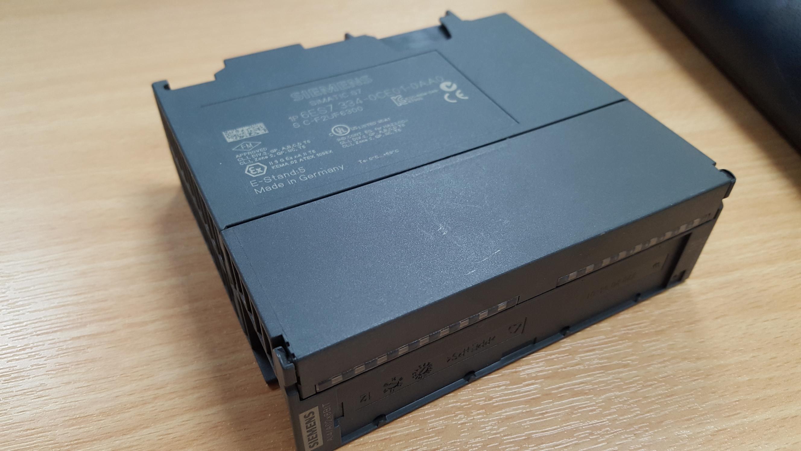 Siemens 6ES7 334-0CE01-0AA0 PLC I/O Module