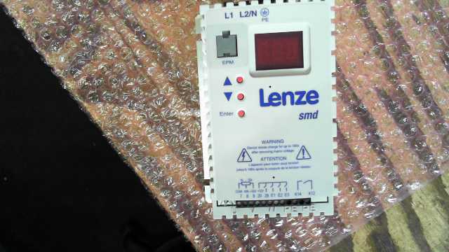 Lenze ESMD371X2SFA Inverter