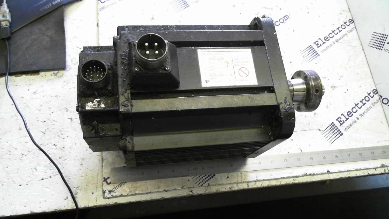 Yaskawa USAFED-20022 AC Servo Motor
