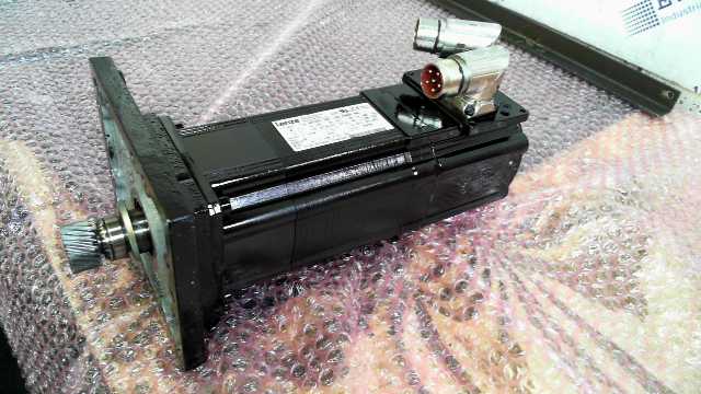 Lenze MCS09H41-RS0P1-Z0D0-ST5S00N-R08U Servo Motor