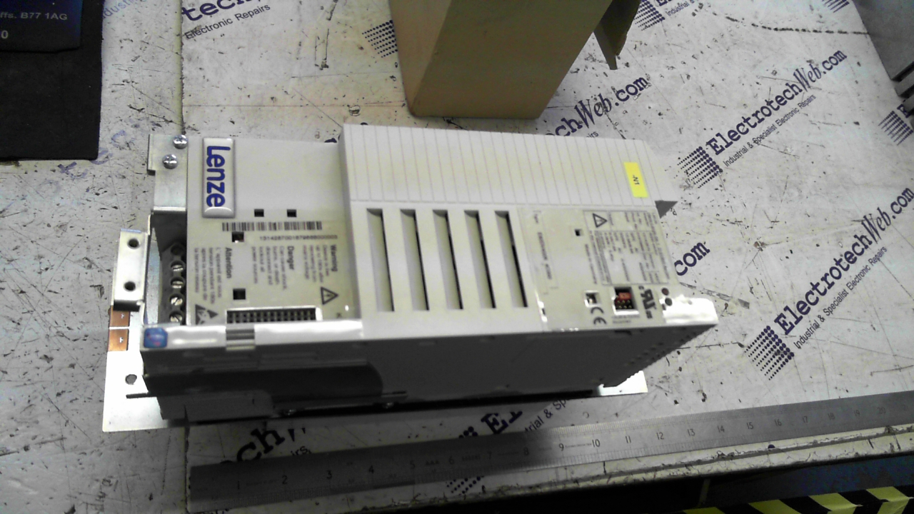 Lenze E82DV402K Inverter