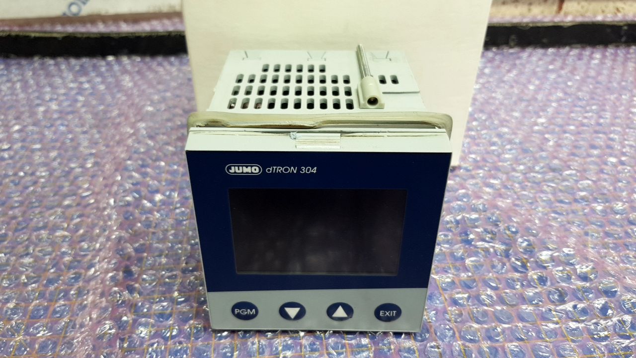 Jumo dTRON304 Temperature Controller