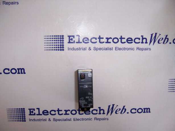 Omron E3JM-R4M4-G Photoelectric Sensor