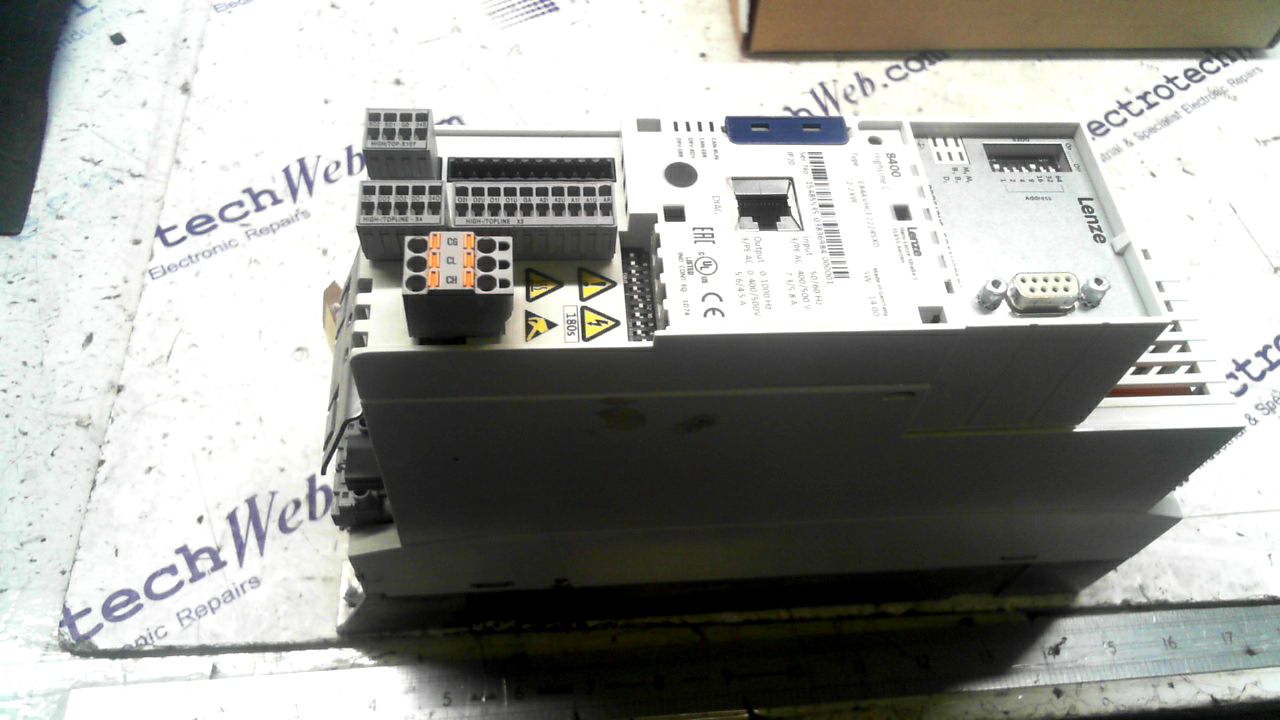Lenze E84AVHCE3024SXS AC Drive