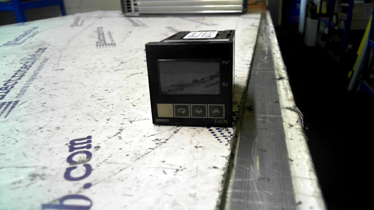 Omron E5CN-R2MTC-500 Temperature Controller