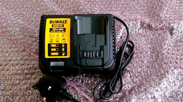 Dewalt DCB105 Battery Charger