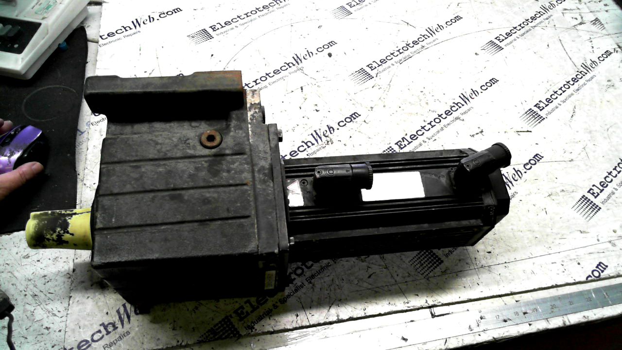 Lenze MDSKSBS056-33 Servo Motor