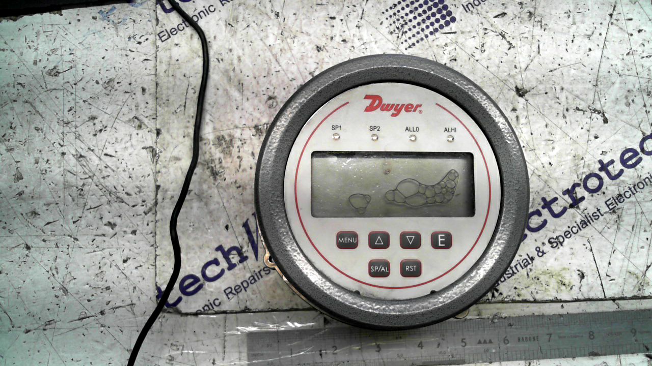 Dwyer DH3-018 Pressure Controller