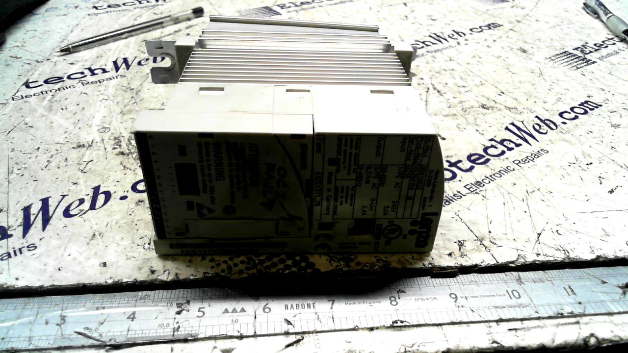 Lenze E82EV371_2B Inverter