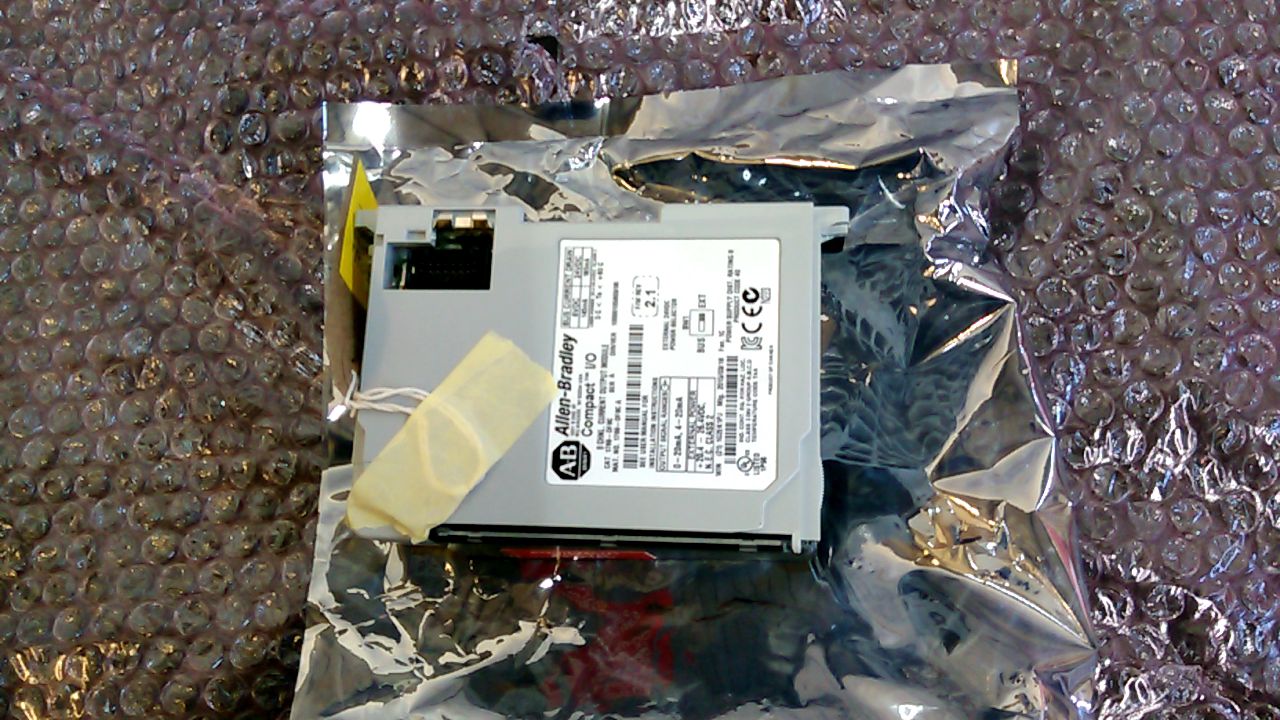 Allen Bradley 1769-0F8C Analog Output Module