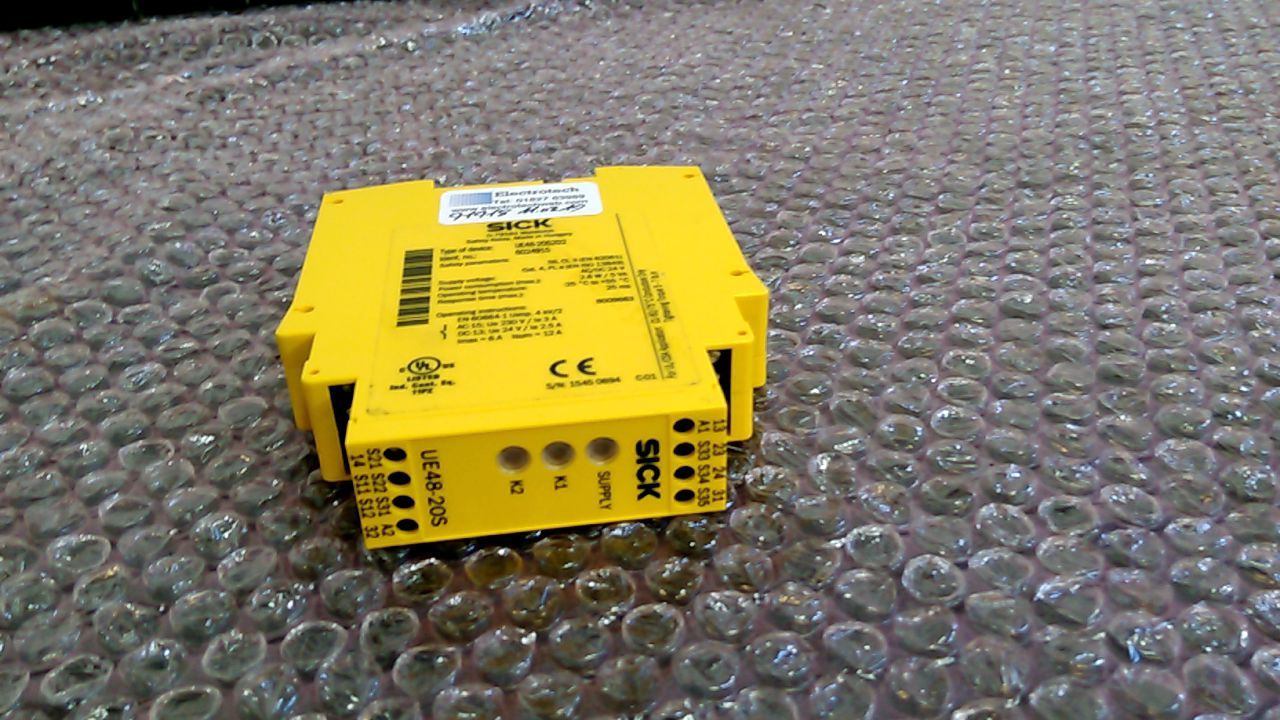 Sick UE48-2OS2D2 Safety Relay