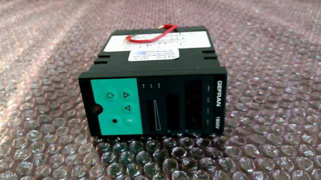 Gefran 1600V-RRR000-0001-000 Temperature Controller