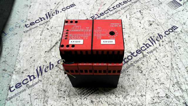 Telemecanique XPS-AT Safety Relay