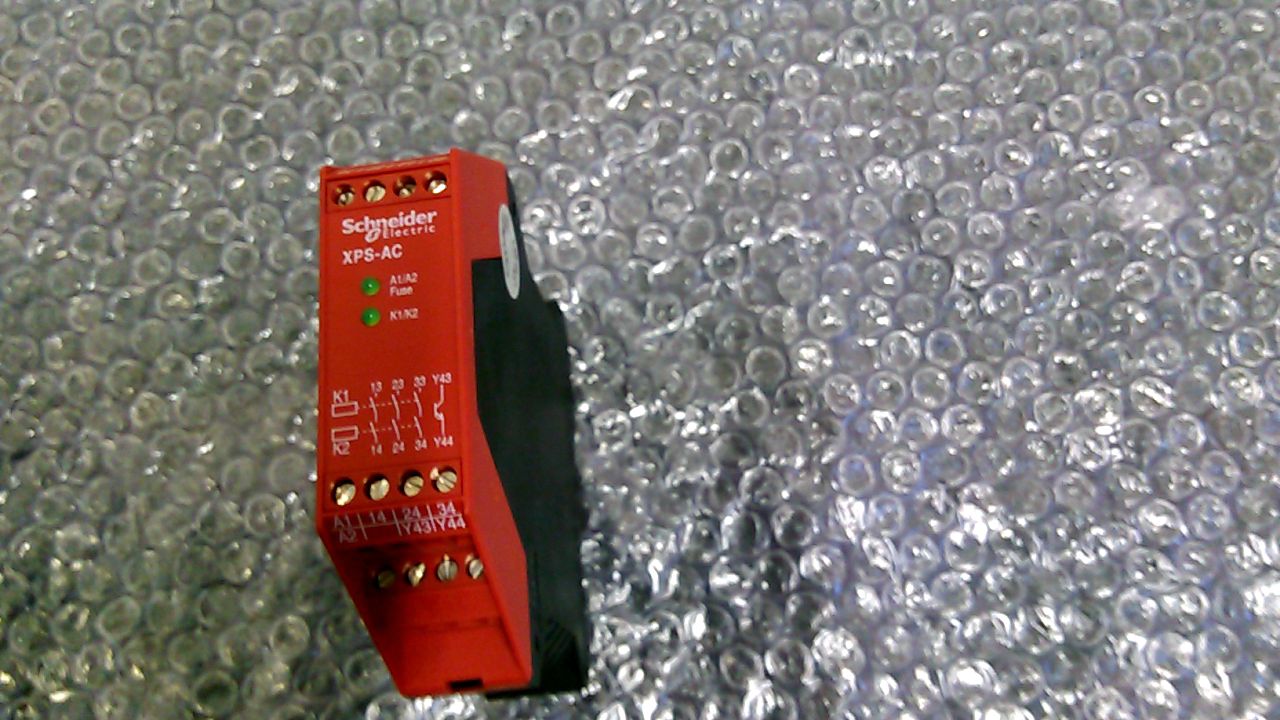 Schneider XPSAC5121 Safety Relay