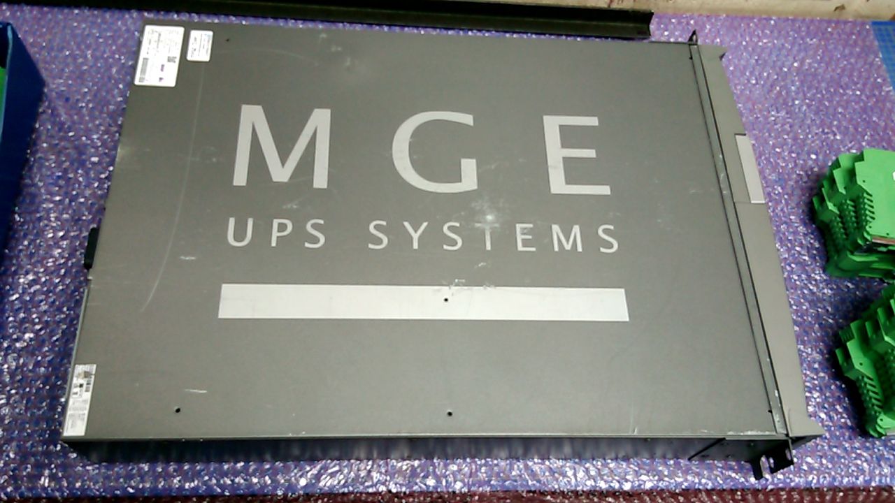 MGE 2200 UPS
