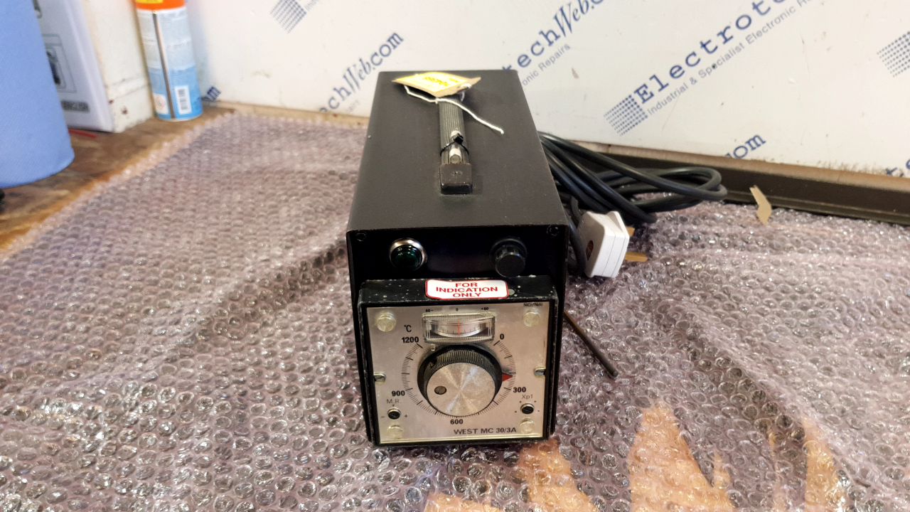 West MC 30/A Temperature Controller