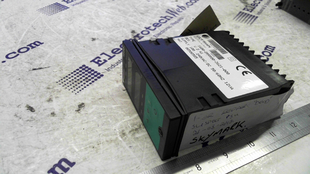 Gefran 1600-DRRR00-3621-000 Temperature Controller