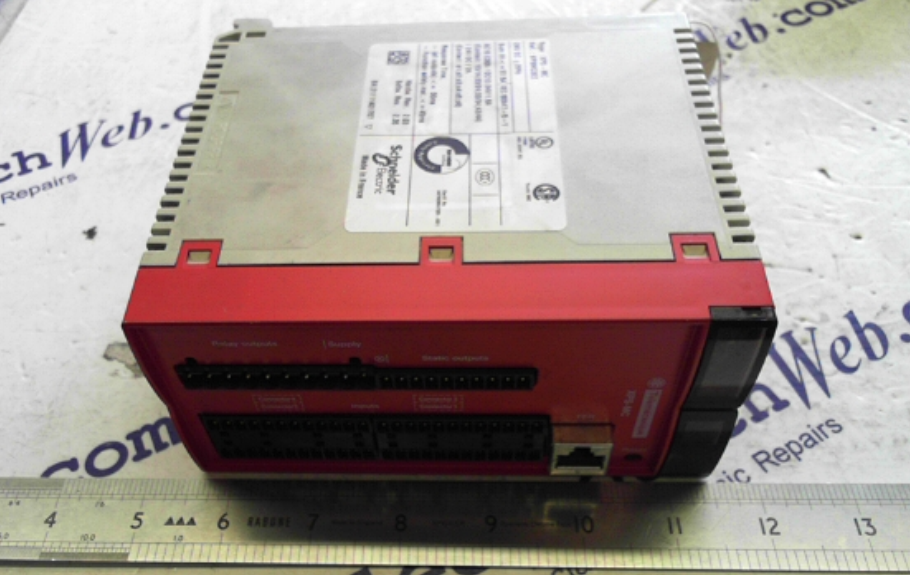 Schneider XPS-MC32Z Controller