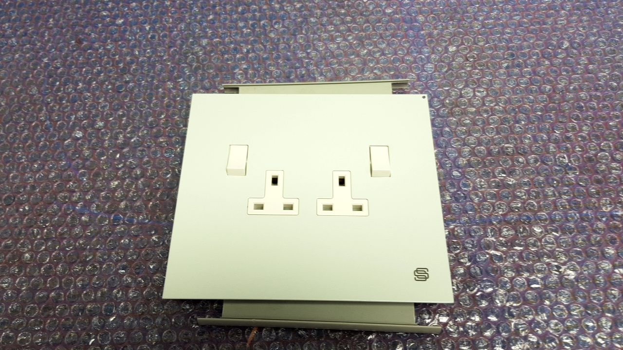 Electrotech 77022 Switch Socket Plate