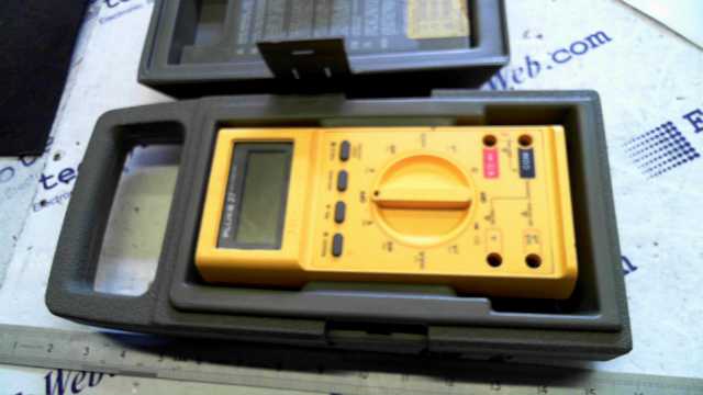 Fluke 27 Multimeter