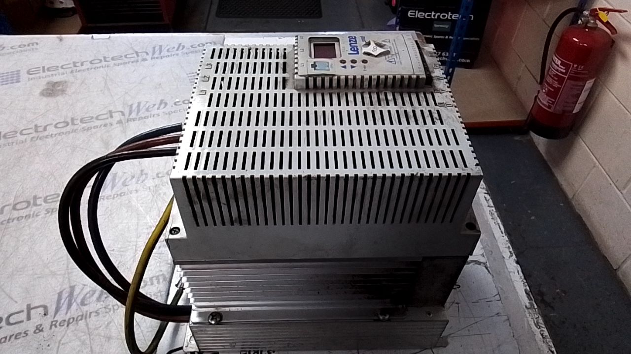 Lenze ESMD223L4TXA Inverter