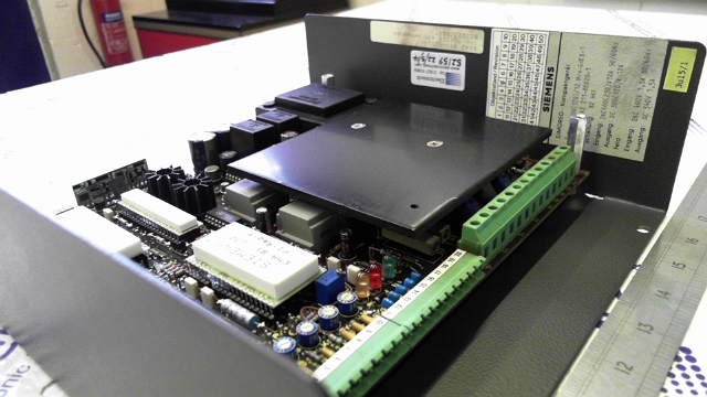 Siemens 6RA2211-8DD20-1 Drive
