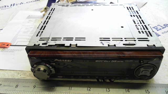 Pioneer DEH-P5100R-W Car Radio/CD Player