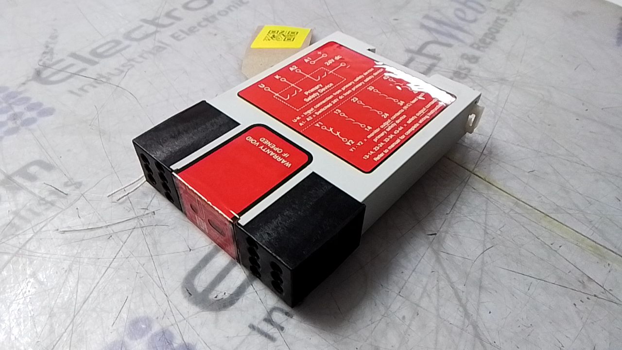 Banner Engineering EM-T-7A Safety Extension Relay