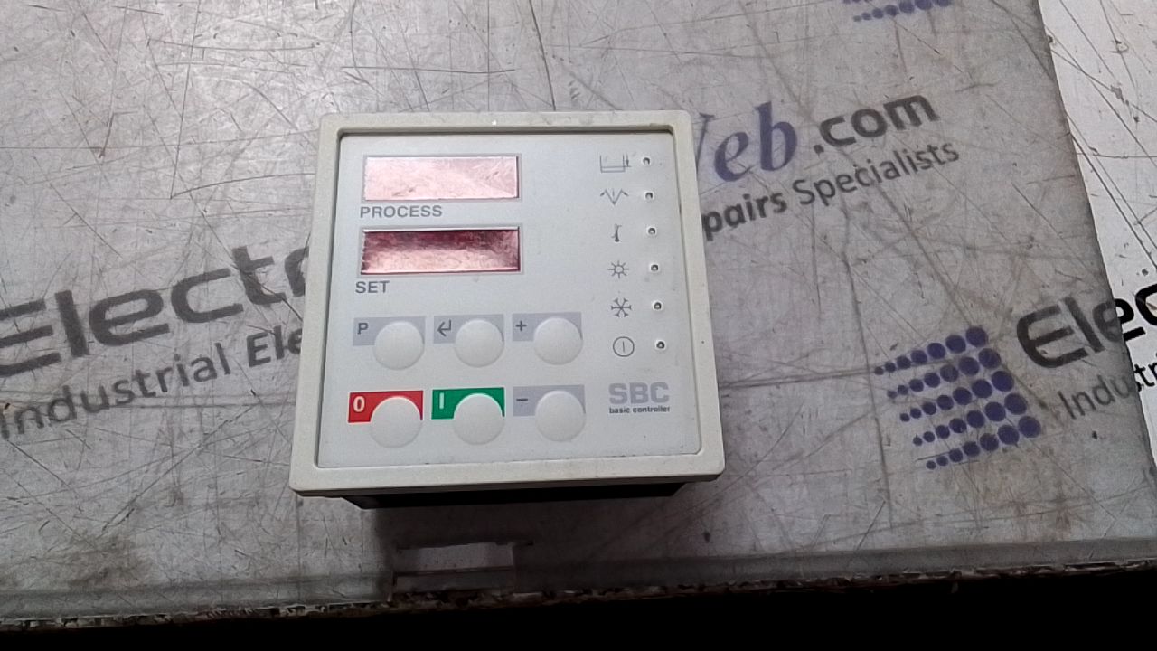 Gepruft R8300-01-SI1-9-6 Basic Controller