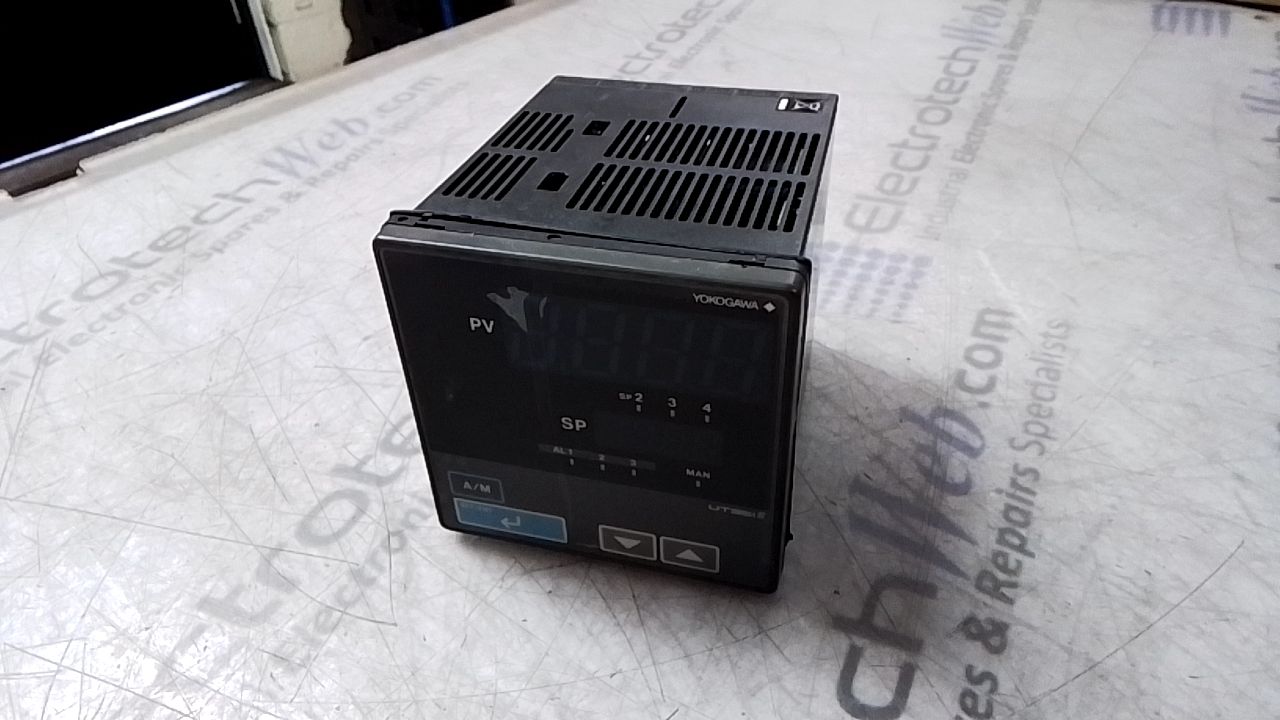 Yokogawa UT351 Controller