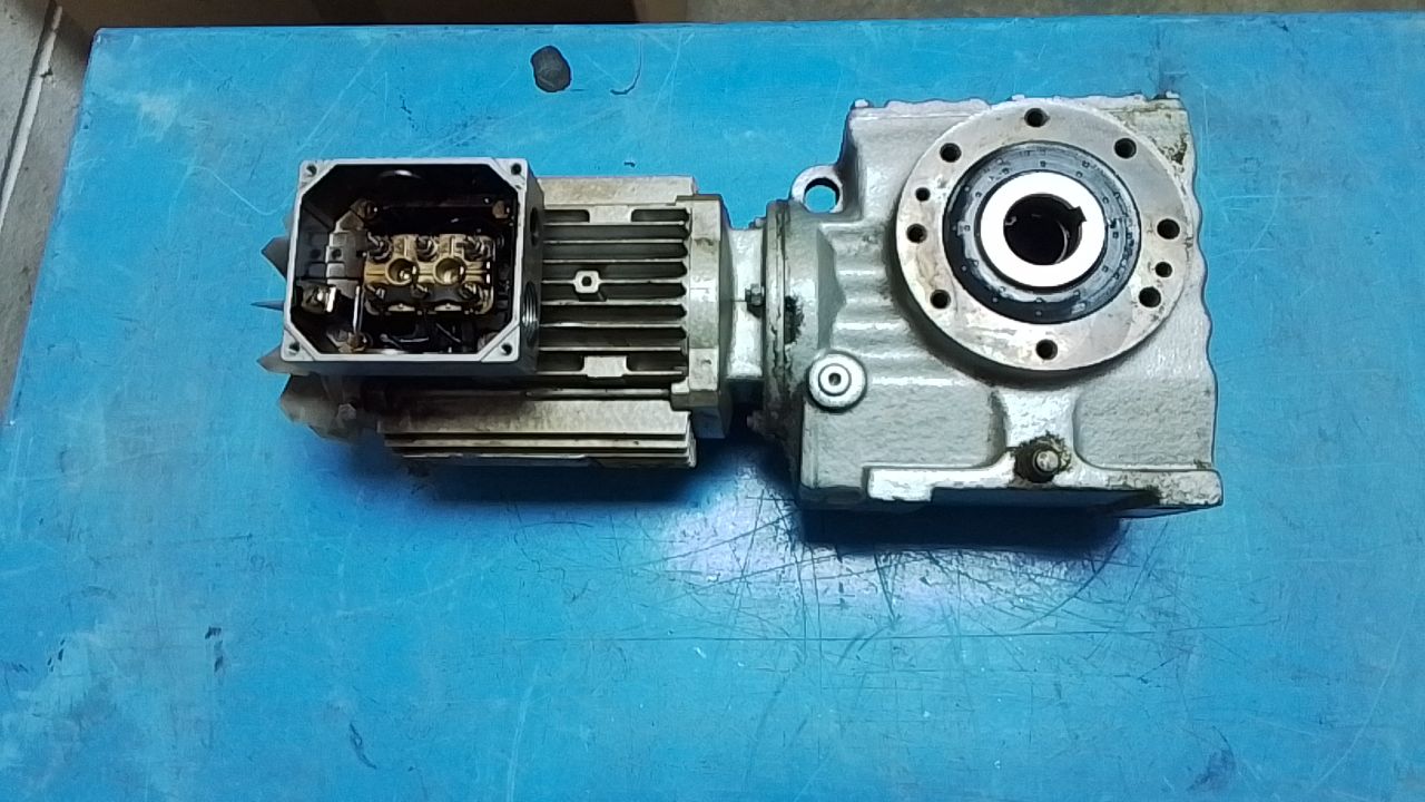 Sew Eurodrive SA57/T 0T80K4 Motor