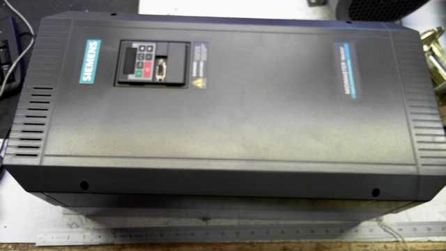 Siemens 6SE3223-0DH40 Midimaster Inverter