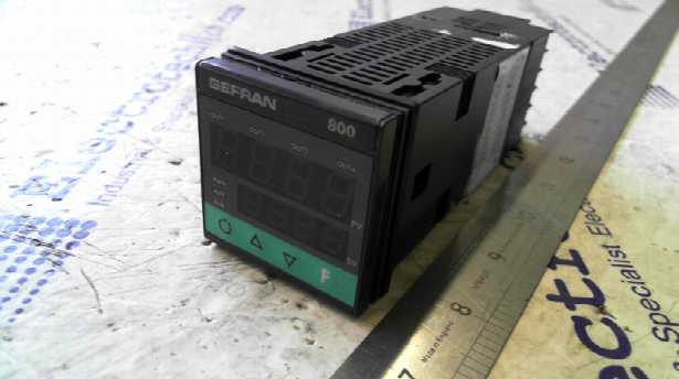 Gefran 800-RR0V-02201 Temperature Controller