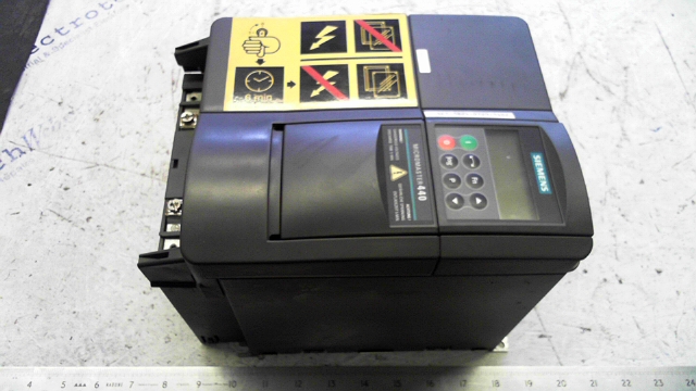 Siemens 6SE6440-2AD31-1CA1 Micromaster 440 Inverter