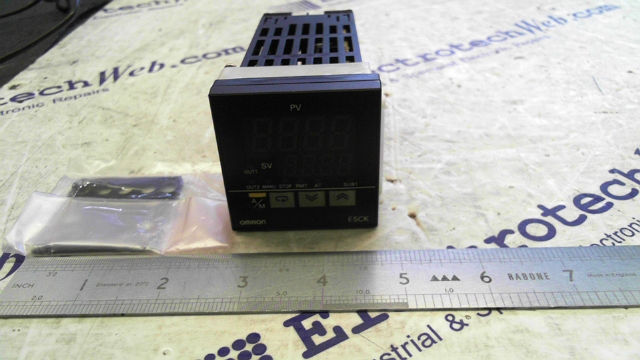 Omron E5CK-AA1-500 Temperature Controller