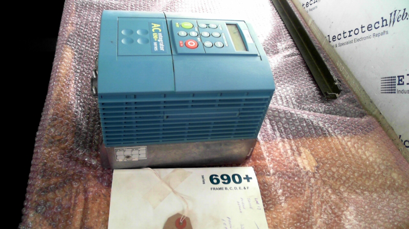 SSD 690PB/0040/400/3/F/0010/GR/0/0/0/0/0 Drive