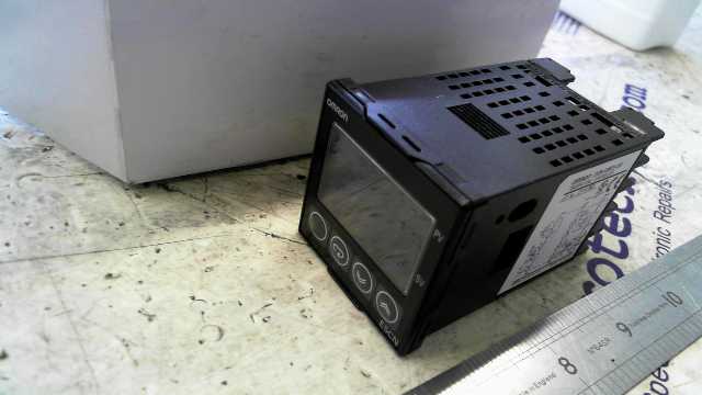 Omron E5CN-RMTD-500 Temperature Controller