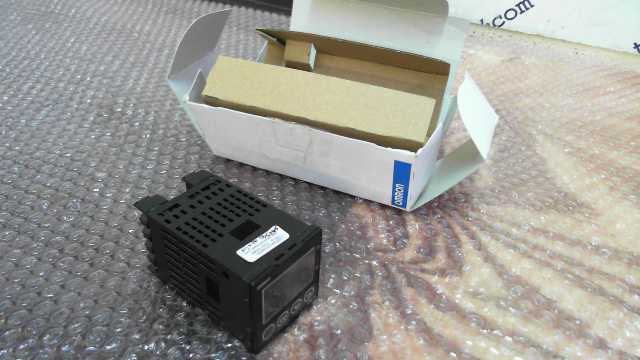Omron E5CN-R2MTD-500 Temperature Controller