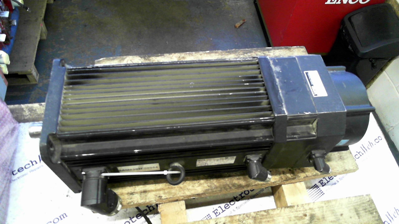 Lenze MCA19S35-T20BU Servo Motor