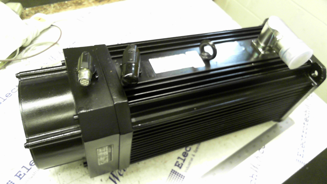 Lenze MCA19S35-RS0F2-B28R-ST5F10N-R0SU Servo Motor