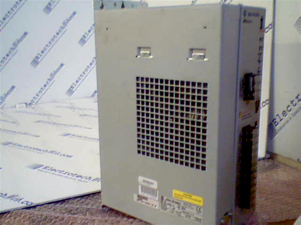 Allen Bradley 2098-DSD-HV050X-DN Drive
